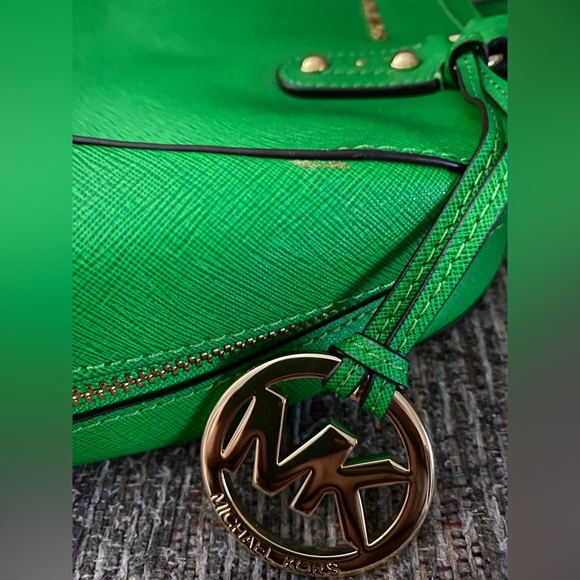 Michael Kors green purse. - Picture 5 of 9